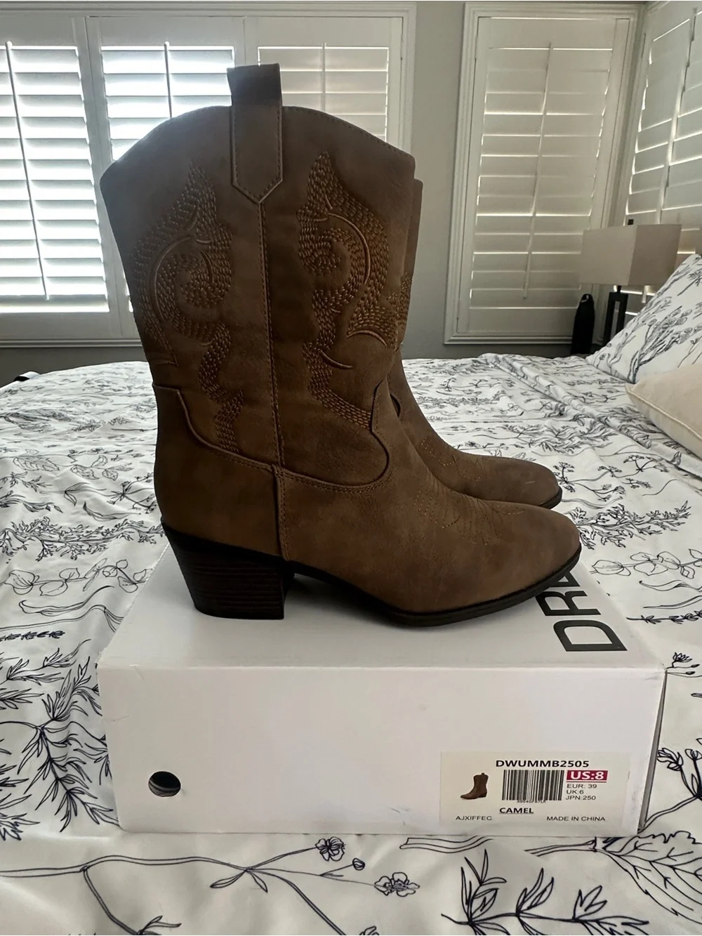 Dream Pairs Taupe Western Ankle Boots with Embroidered Detail size 8